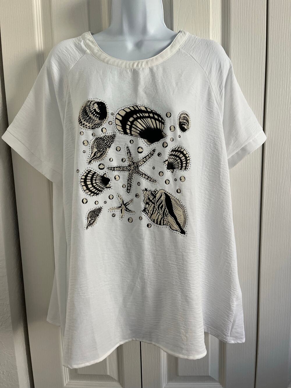 Casey Key White Coastal Sea Life Embellished Top – Women's XL